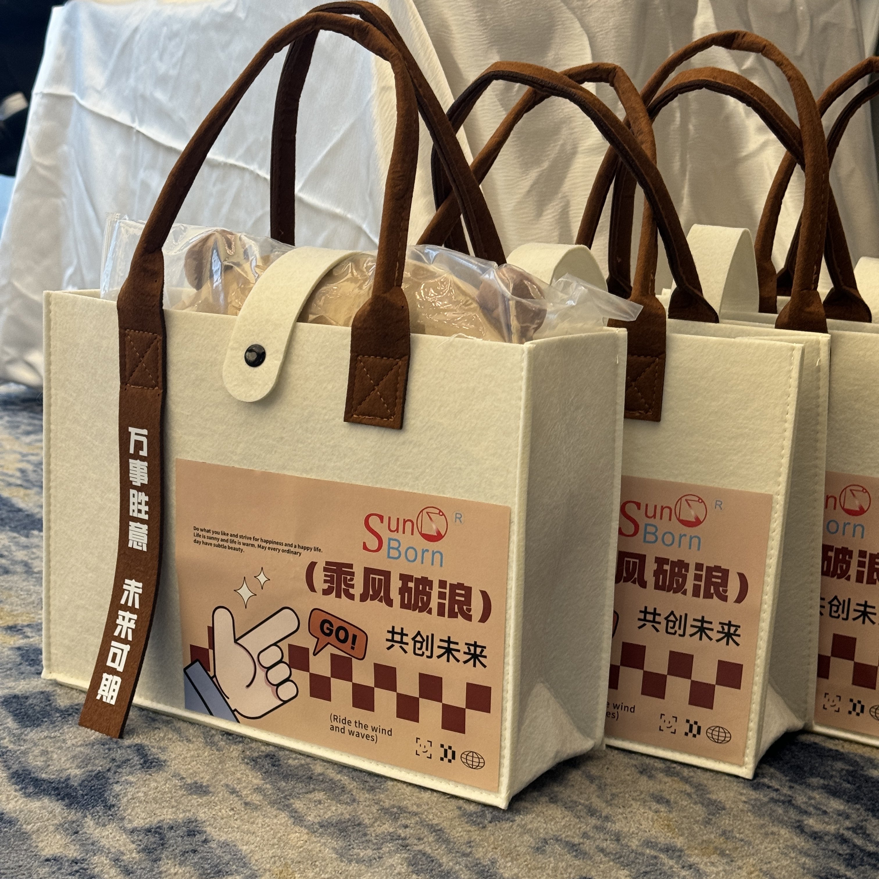 f9697ad9-9b01-4f66-82ee-8925c2c7b6e2